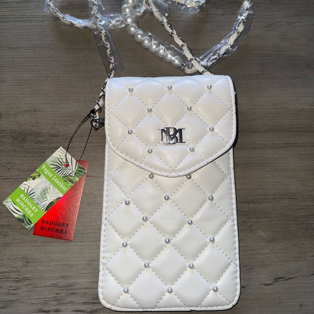 NWT Badgley Mischka White Vegan Leather Phone Case w/ Strap